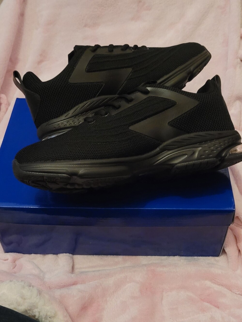 Jerko Men's Black Lightweight Athletic Sneakers -